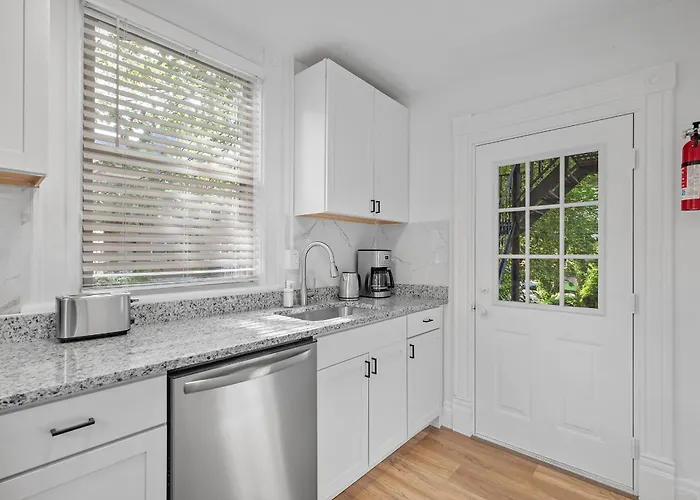 Shadyside 2a Bright And Stylish Private Bedroom With Shared Bathroom * Pittsburgh