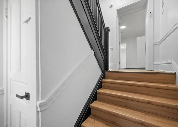 Shadyside 2a Bright And Stylish Private Bedroom With Shared Bathroom *